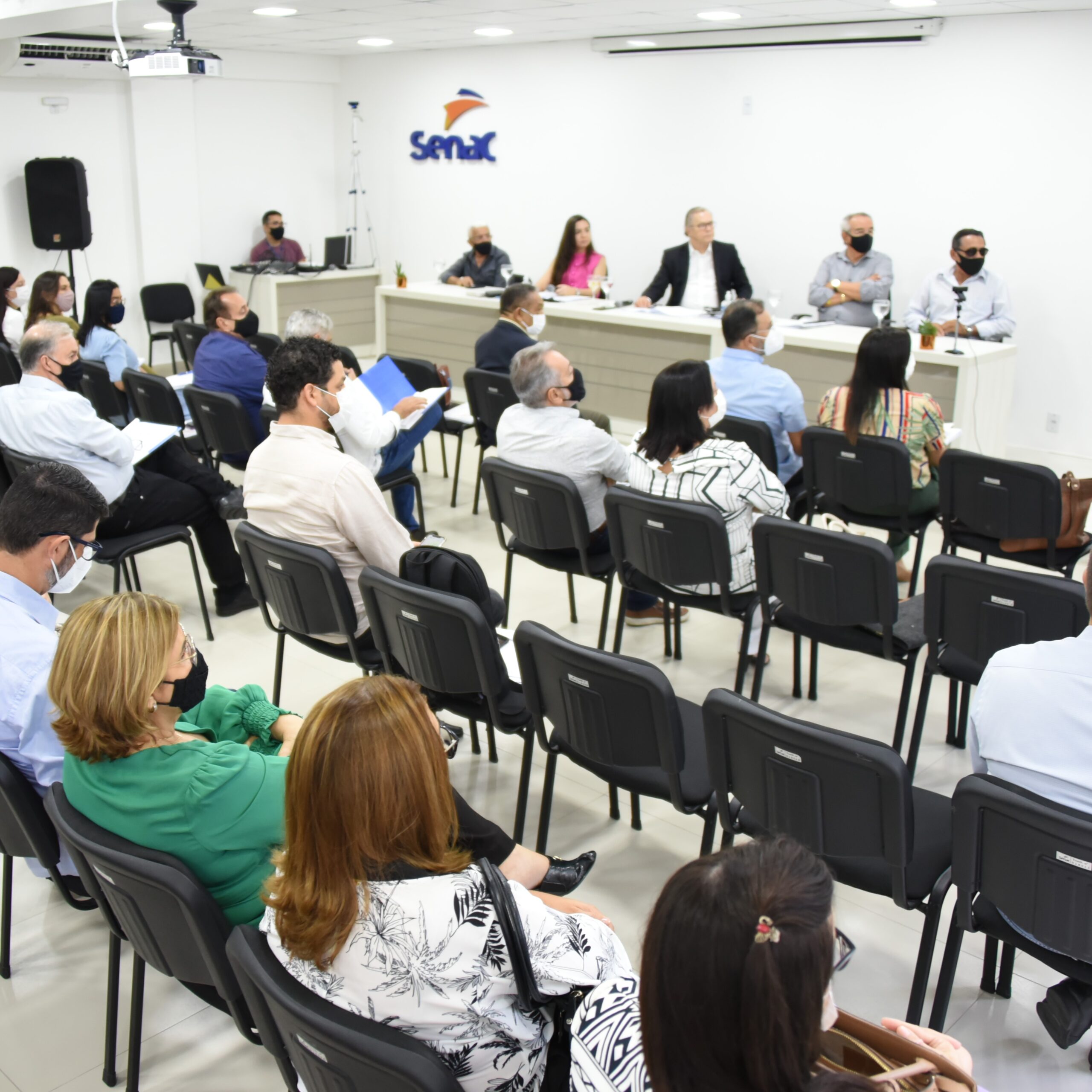 Diretores e conselheiros se reúnem em Patos