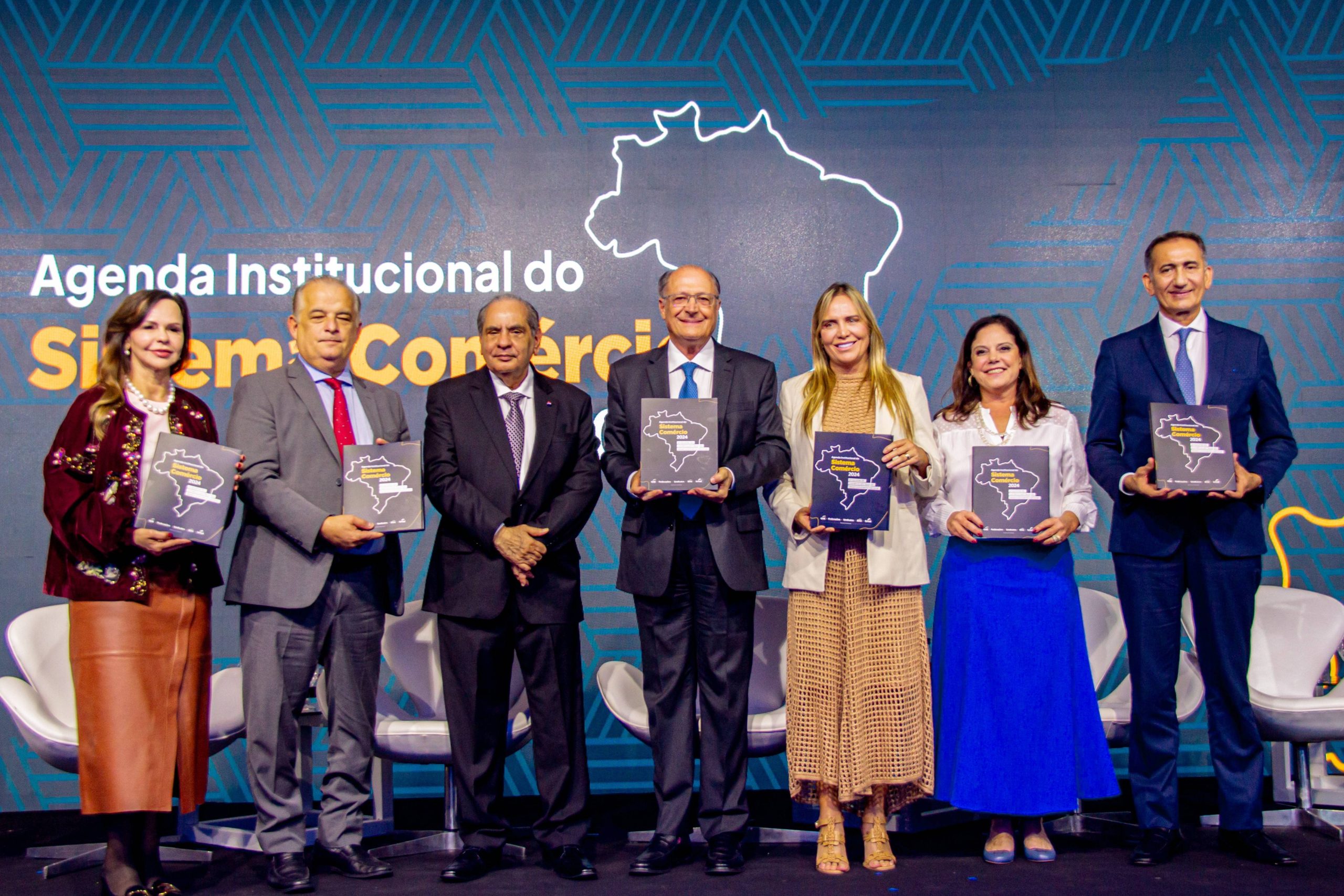 CNC entrega Agenda Institucional do Sistema Comércio 2024 a vice-presidente da República e parlamentares